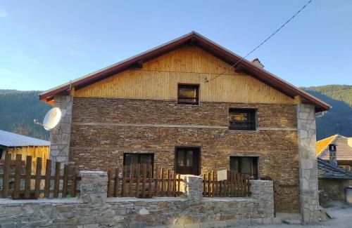 Devin Casa | Музикалната къща
