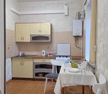 Sukhinovka Apartamento | Однокімна квартира біля Каштанової Алеї у центрі Полтави Мережа AlexApartments Документи для відряджень Безконтатне заселення 24-7