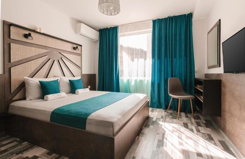 Devin Casa | ОРФЕЕВИТЕ ПЕСНИ