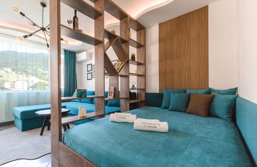 Devin Casa | ОРФЕЕВИТЕ ПЕСНИ