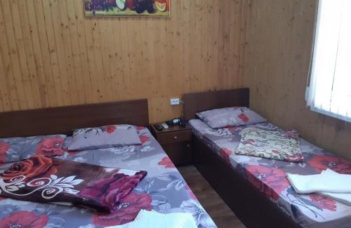 Karolino-Bugaz Hotel | Отель Маленький Рай
