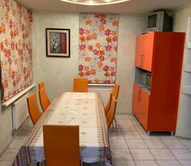 Novomoskovs'k Casa | Приватний будинок з сауною та більярдом