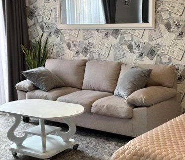 Kryvyi Rih Apartamento | Просторі LUX апартаменти на центральному проспекті, великий Smart TV,преміум-підписки YouTube та онлайн-кінотеатрів , кавомашина, відкритий балкон, ЗВІТНІ ДОКУМЕНТИ