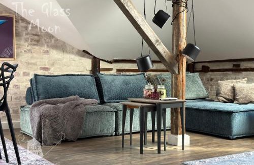 Ruse Center Apartamento | Пространства за гости Синият час - апартамент The Glass Moon