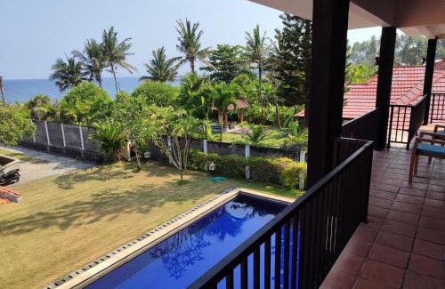 Dawan Villa | Роскошная вилла 4 спальни прямо на берегу океана на пляже Jasri beach