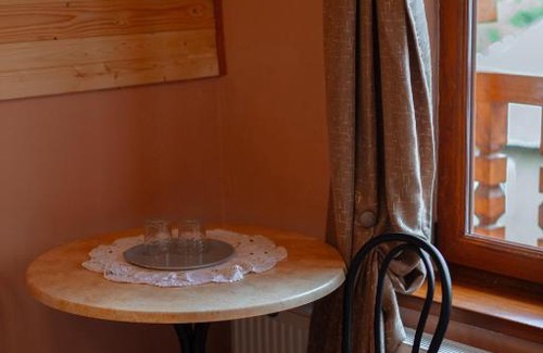 Serednye Chalet De Esquí | Садиба над потоком