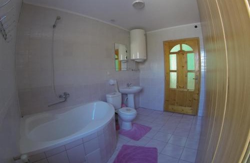Yasinya Casa | Садиба На лужку