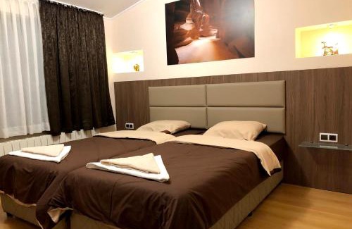 Devin Casa | Стаи за Гости Тони и Крис