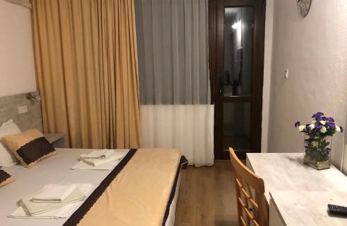 Varvara Hotel | Стаи за гости Южни нощи