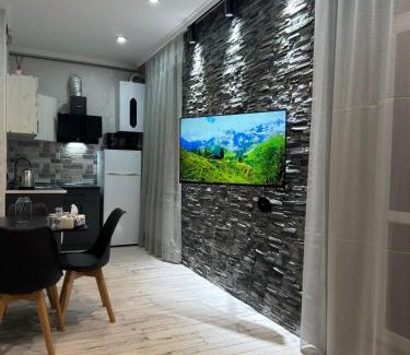 Vanadzor Apartamento | Стильная студия у Айрин с панорамным видом на гору ,Арчук"