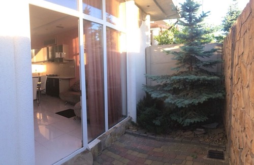 Petropavlivs'ka Borshchahivka Casa | Таунхаус 99 in Петропавловская Борщаговка