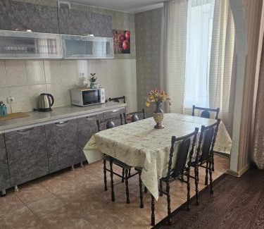 Pavlodar Apartamento | Трехкомнатные апартаменты в центре города