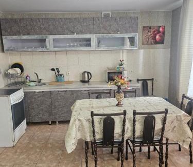Pavlodar Apartamento | Трехкомнатные апартаменты в центре города