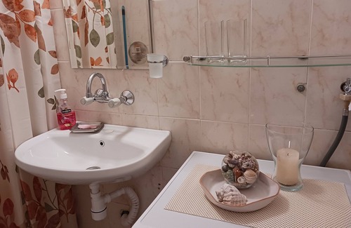 Serdika Apartamento | Уютен апартамент в центърът на града. До търговски център, парк и метро.
