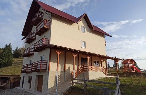 Yablunytsya Hotel | У Павла