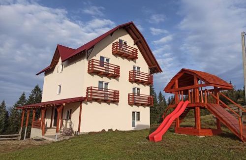 Yablunytsya Hotel | У Павла