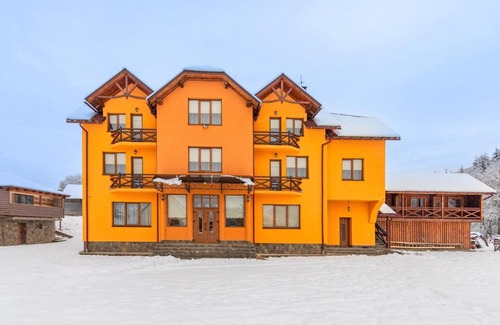 Yasinya Hotel | У Румуна