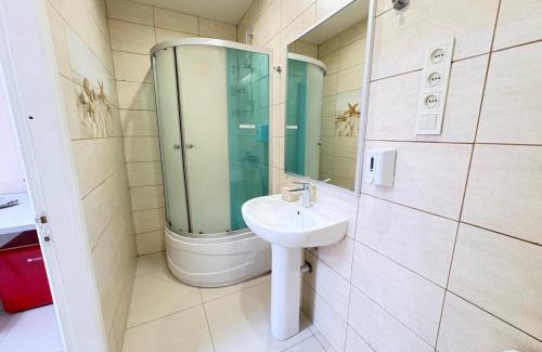 Dzerzhyns'kyi District Apartamento | Хостел на Науки