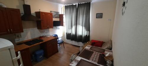 Irpin Apartamento | Чудова простора квартира з євроремонтом в районі Центрального парку Сільпо Університету