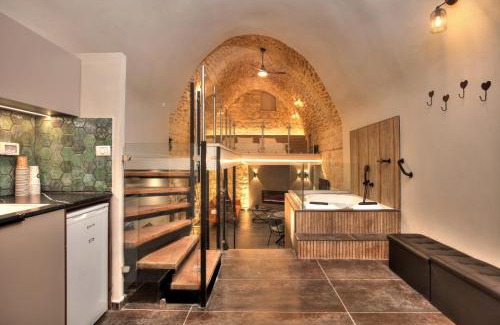 Artists Colony Casa | אבנים טובות