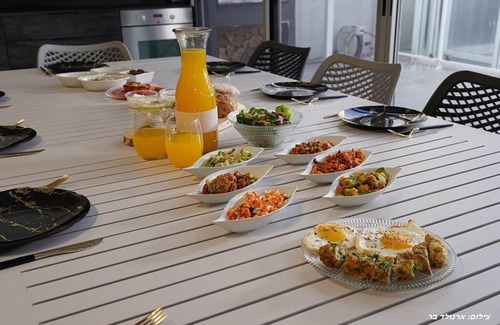Dalton Cama Y Desayuno | אחוזת הנוף הצפוני - סוויטות מושלמות בגליל עם בריכה וג'קוזי במתחם