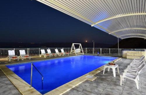 Tiberias Cabina | אחוזת חוף כנרת kinneret village