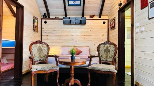 Bruchim Qela' Alon Cabina | בורקאי - בקתות פיליפיניות עם בריכה פרטית