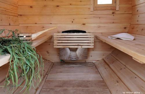 Ramot Cabina | בקתה בתמרים