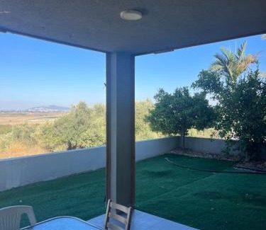 Megido Apartamento | דירת גן מדרך עוז Garden Apartment