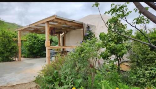 Yavne'el Casa | הבוסתן של הדס, הדום שבהר