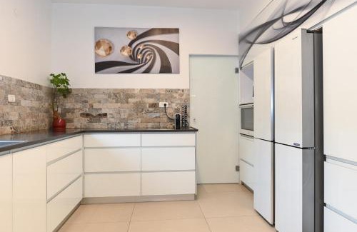 Migdal Apartamento | וילה מארי עם בריכה במגדל