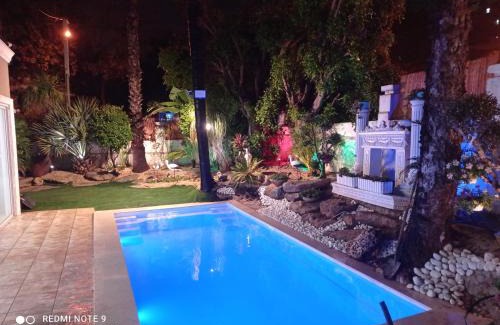 Rishon LeTsiyon Villa | וילה מונטאנו עם בריכה מחוממת וג'קוזי במרכז העיר - Villa Montano with a heated pool and jacuzzi in the city center