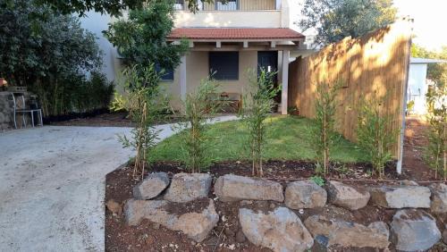 Ein Zivan Apartamento | חדרי אירוח בהט
