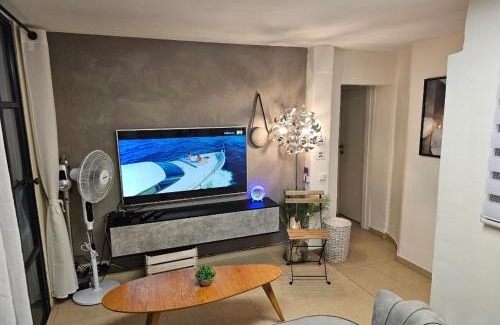 Herzliya Apartamento | יחידת דיור (חדר וחצי) - גינה פרטית, חנייה חופשית !