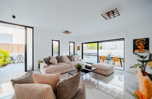 Hadera Villa | לגונה בלו ביץ-וילה מהממת עם בריכה פרטית וג'קוזי דקה מהים