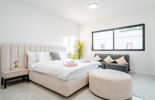 Hadera Villa | לגונה בלו ביץ-וילה מהממת עם בריכה פרטית וג'קוזי דקה מהים