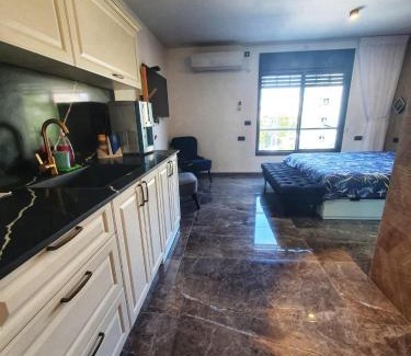 Kiryat Motzkin Apartamento | מיני גן עדן עם גקוזי יש מקלט בבניין
