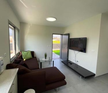 HaGoshrim Casa | משהו בהגושרים- אירוח בגליל ,מכבדים את שובר המילואים