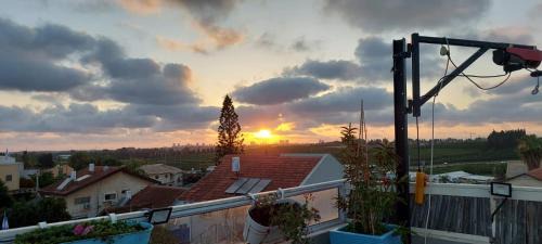 Tel Mond Apartamento | נוף לפרדסים - דירת מהממת עם 2 חדרי שינה ומרפסת גג