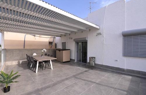 Beit She'an Apartamento | פנטהאוז רפאל - פנטהאוז מקסים עם 3 חדרי שינה ומרפסת