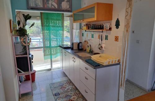Kfar Vradim Apartamento | צימס - דירת אירוח בגליל עם מרפסת