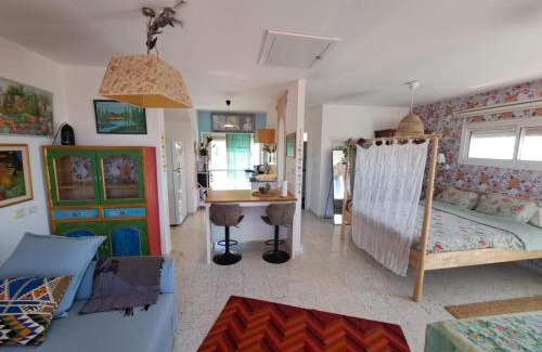 Kfar Vradim Apartamento | צימס - דירת אירוח בגליל עם מרפסת