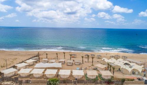 Rosh HaNikra Otro | קמפינג חוף בצת