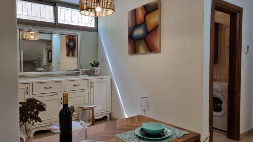 Rehovot Apartamento | שני חדרי שינה, חניה חינם, איזור שקט ויוקרתי,