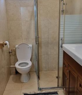 Rehovot Apartamento | שני חדרי שינה, חניה חינם, איזור שקט ויוקרתי,