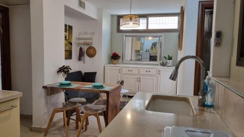 Rehovot Apartamento | שני חדרי שינה, חניה חינם, איזור שקט ויוקרתי,