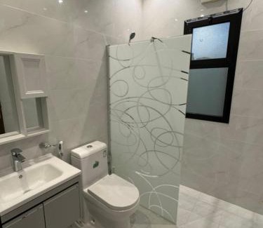 Al Kura Apartamento | استوديو هادئ وجميل