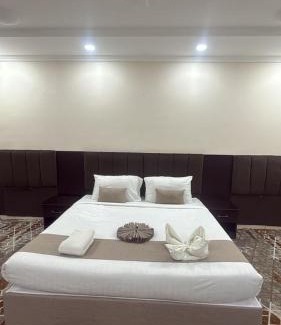 Batha Quraysh Hotel | التاج ثلاثة الفندقية