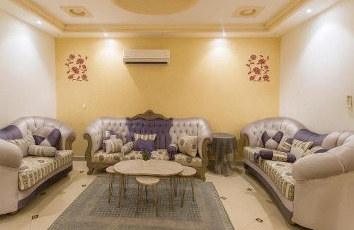 Taif Apartamento | الوسام شقة كبيرة 4 غرف نوم وصالة وشرفة -بلكونة- Large apartment with 4 bedrooms, a living room and a balcony