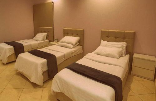 Taif Apartamento | الوسام شقة كبيرة 4 غرف نوم وصالة وشرفة -بلكونة- Large apartment with 4 bedrooms, a living room and a balcony